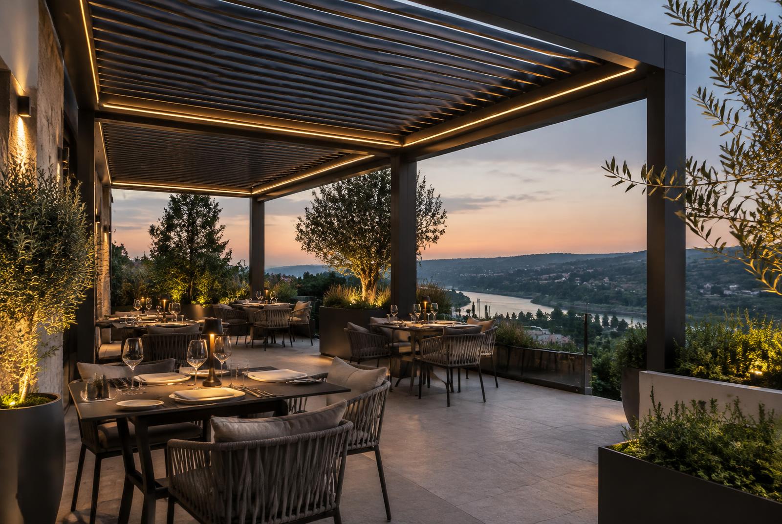 Bioclimatic pergolas for a premium restaurant terrace